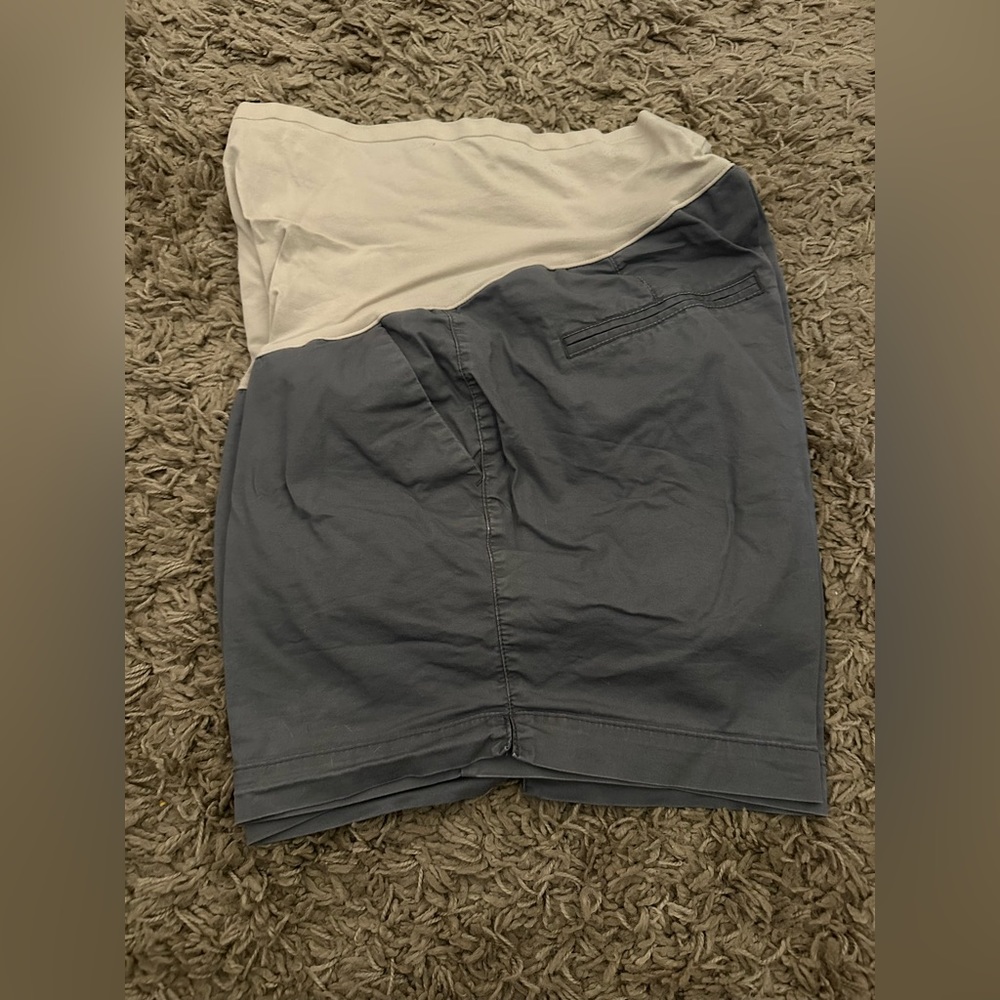 Old Navy Women’s Maternity Shorts with belly band - gray